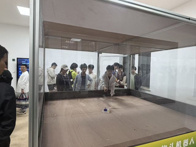 格斗机器人对战舱